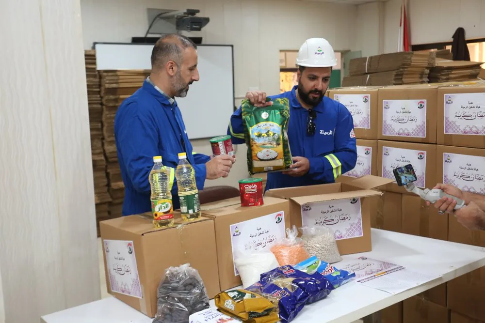 Packing boxes with partner staff