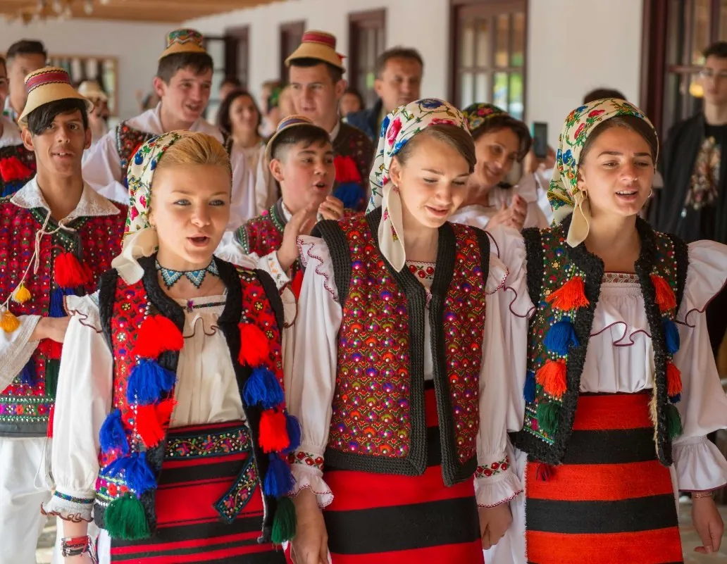 Children in Maramureș embroidered dress